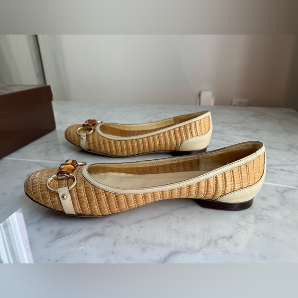Gucci leather and raffia flats. - Picture 5 of 9